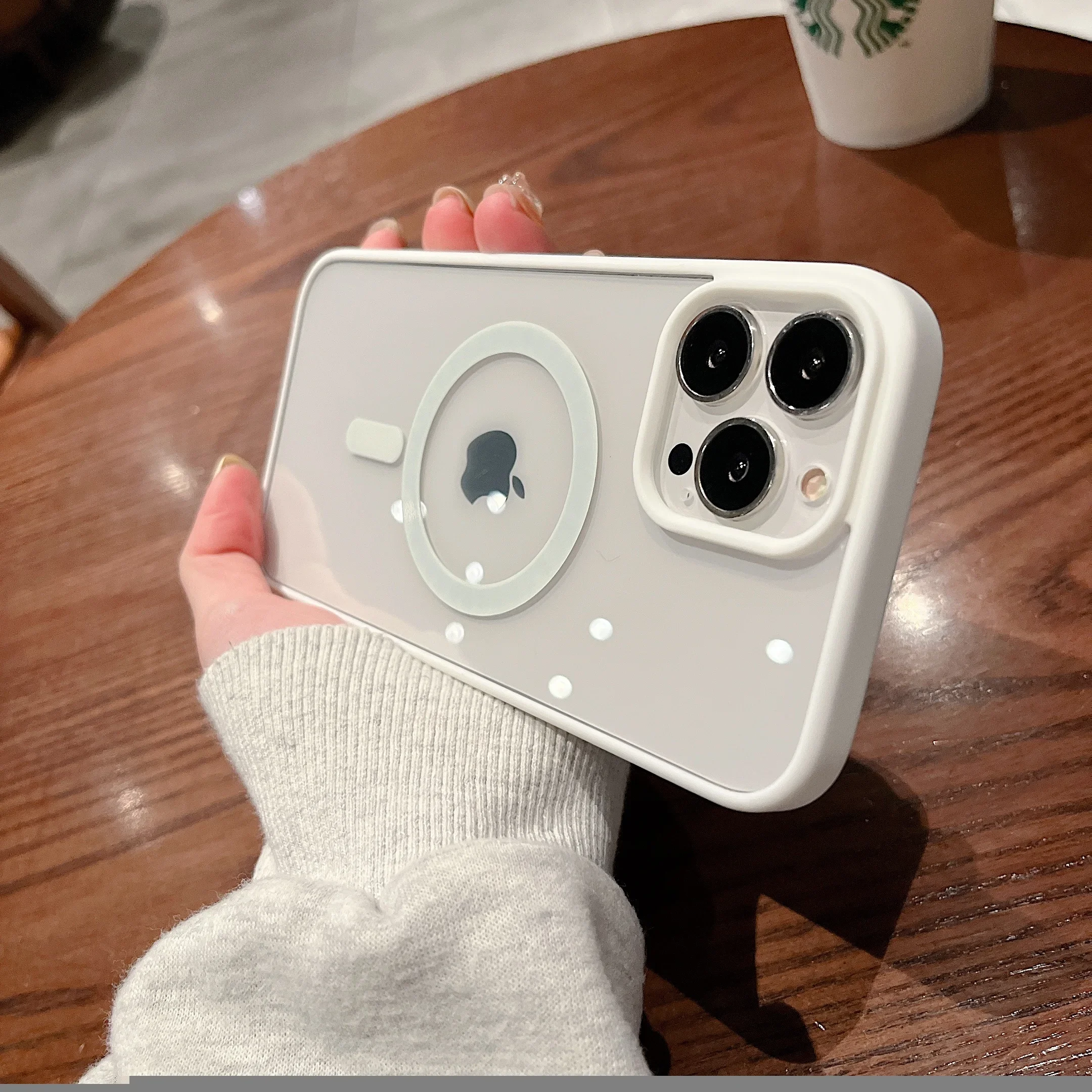 Capa Protetora Transparente Magsafe Com Carregamento Sem Fio Magnético (iphone 7 Plus, Branca), Em Acrílico Rígido.