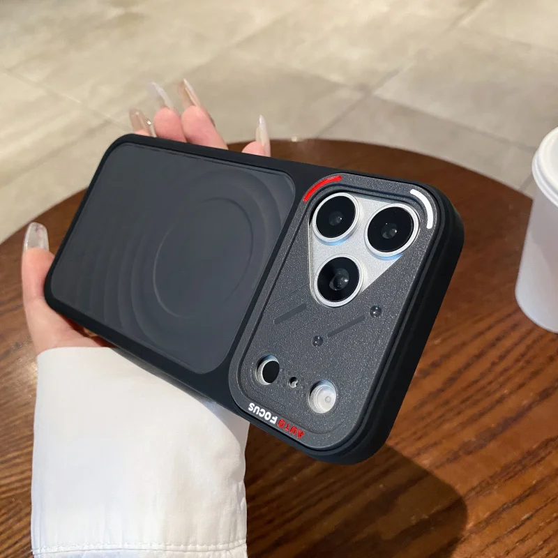 Capa Magnética Ondulada Para Celular (iphone 14 Plus Preto) Com Quatro Airbags Nos Cantos Para Proteção Contra Quedas.