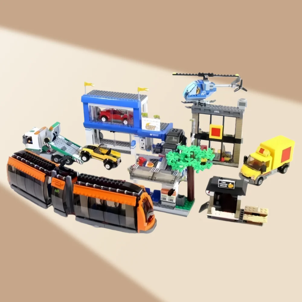 Brinquedo Modelo De Trem Com Blocos De Construção Da Praça Da Cidade Do Helicóptero, Estação De Transporte, Paisagem Urbana E Rua.
