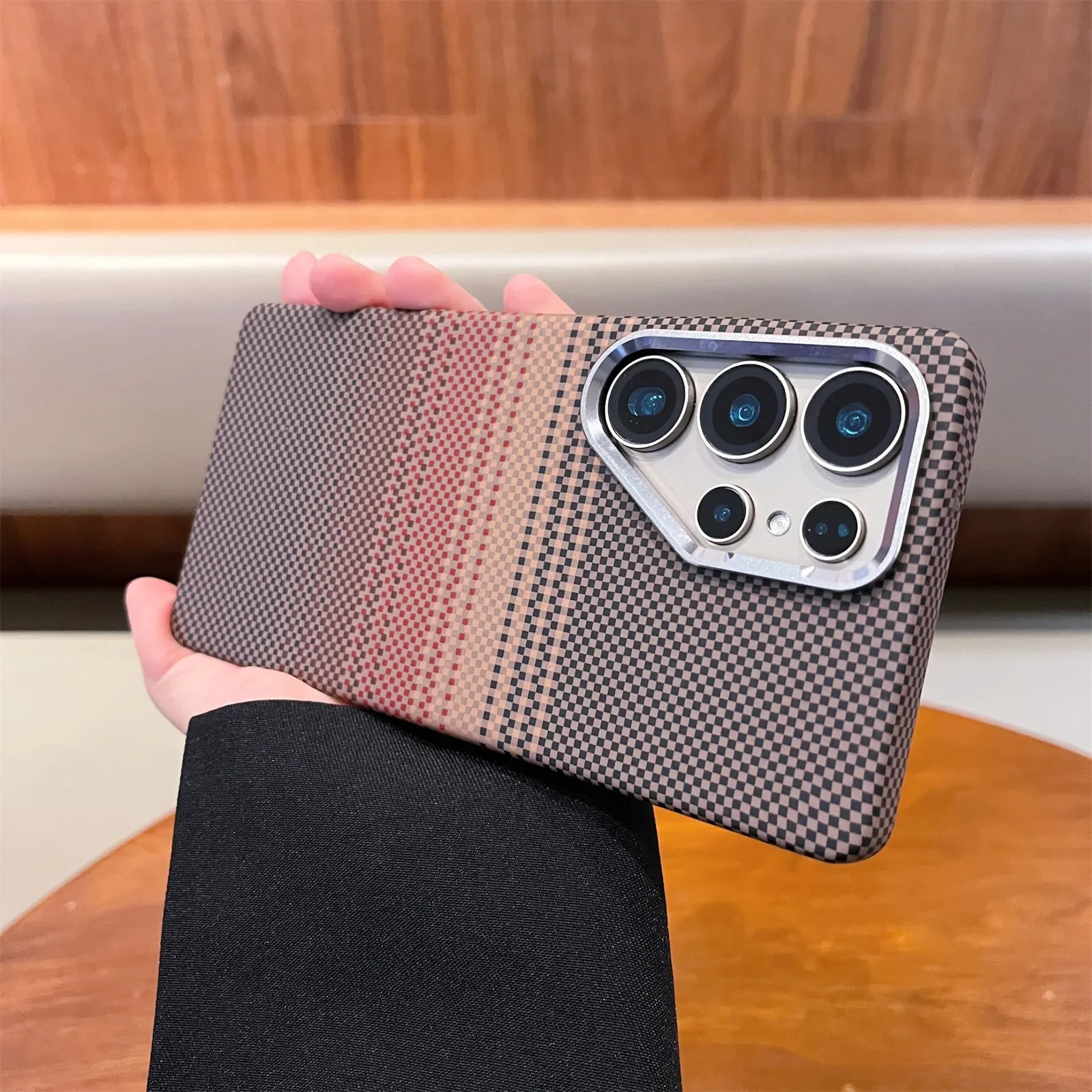 Capa Protetora Premium Em Fibra De Carbono Kevlar Com Carregamento Magnético Invisível (galaxy S25 Ultra), Ultrafina E Resistente A Impactos.
