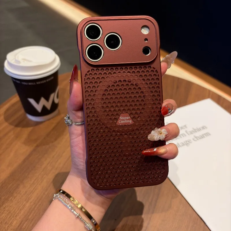 Capa Para Celular (iphone 13 Pro Max Vermelho) Respirável, Perfurada Para Dissipação De Calor, Com Acabamento Fosco.