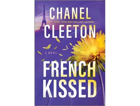 Livro French Kissed De Chanel Cleeton (inglês)