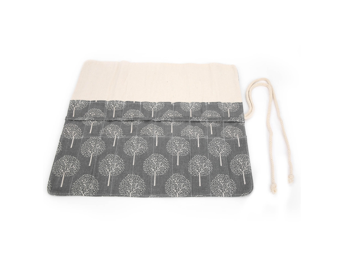 Estojo giratório de tecido com estampa fofa e cordão externo para guardar pincéis e presentear.