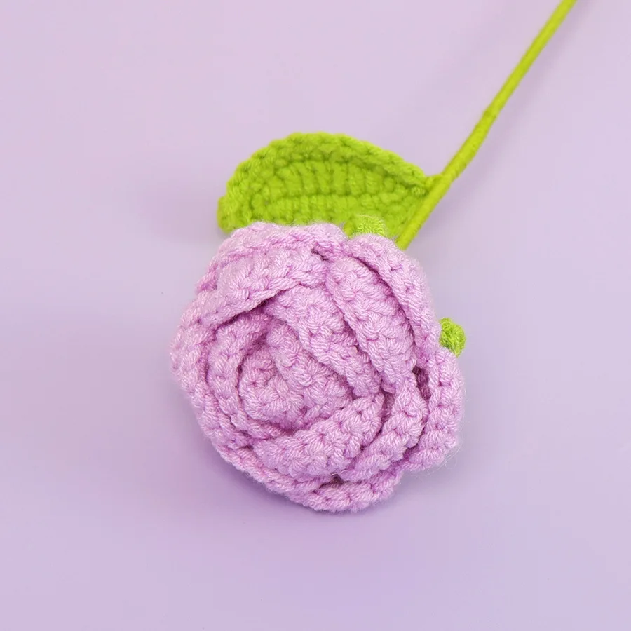 Rosa Artificial Tricotada E Feita De Crochê, Pronta Para Decoração De Casa.