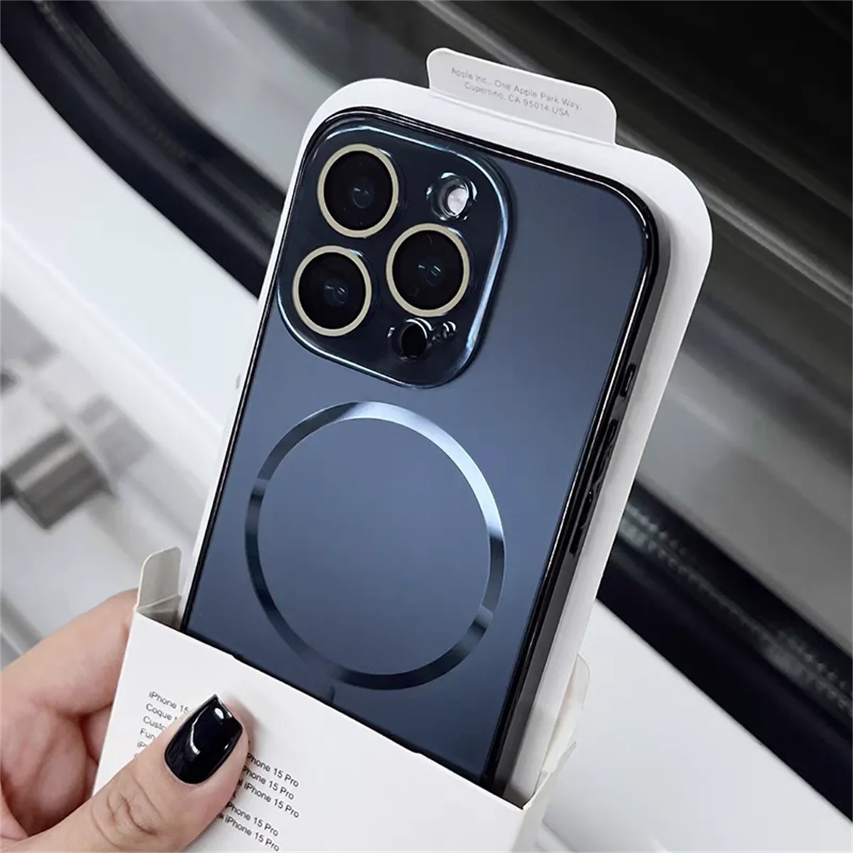 Capa Para Iphone 16 Preta Com Lente De Cristal Fosco E Carregamento Sem Fio Magnético.