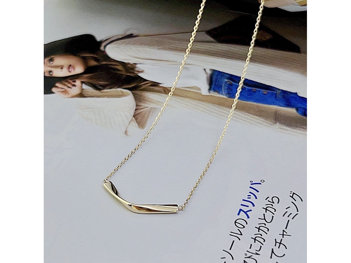 Colar em Prata de Lei 925 , com Design Simples em V, Leve, Luxuoso e Versátil. MDUG (dourado)