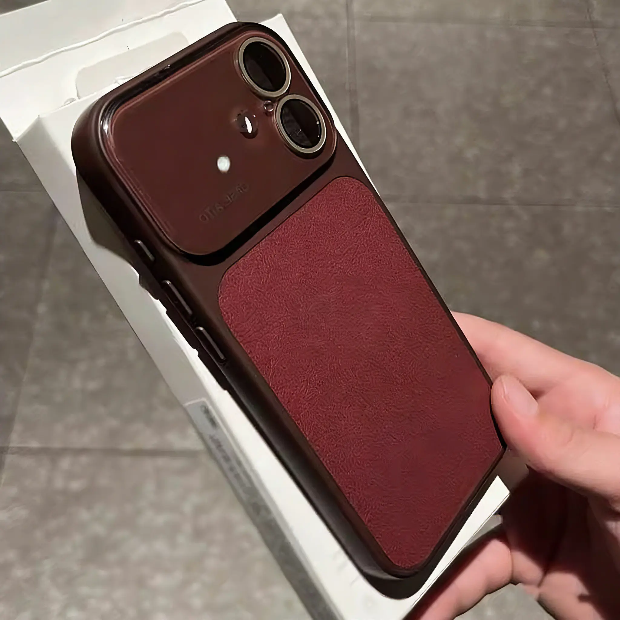 Capa Para Iphone 14 Pro Max Vermelha Com Textura De Couro E Protetor De Lente Grande.