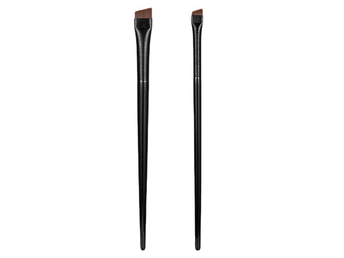Pincel fino e angulado para delineador e sobrancelhas, ideal para uma maquiagem precisa.