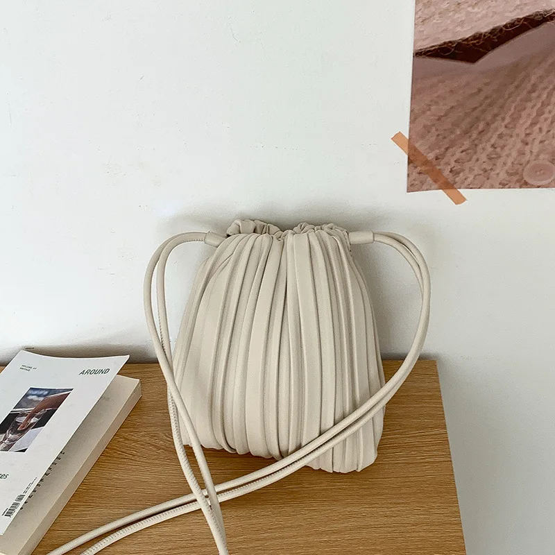 (branco-sujo, 15,5 Cm X 22 Cm X 2 Cm) Nova Bolsa Transversal Pequena Quadrada Em Couro Pu, Moderna E Versátil, Com Pregas Para Celular.
