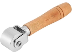Rolo de couro metálico com cabo de madeira, pressão nas bordas, 26 mm, prateado, ferramenta durável e suave.