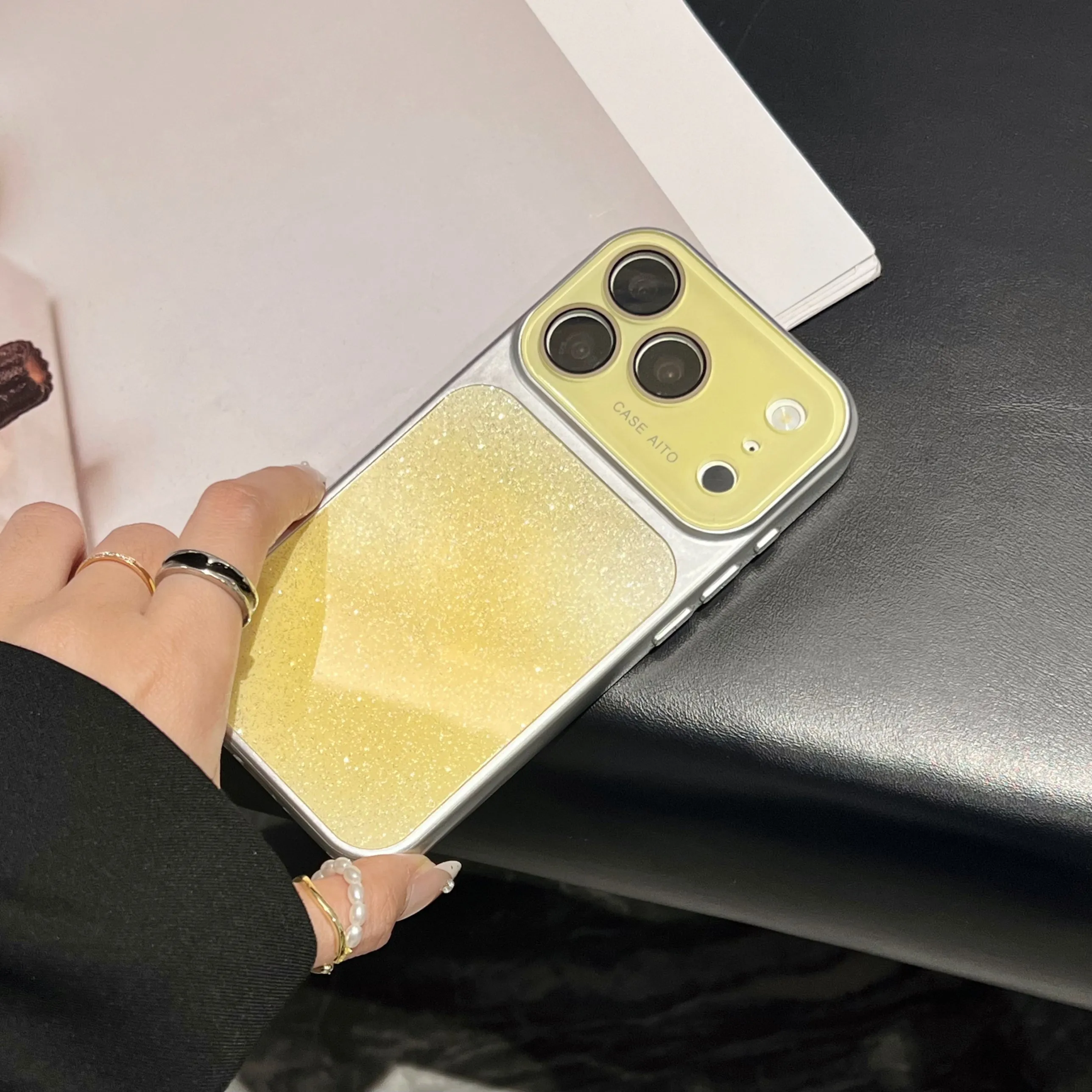 Capa Para Celular (iphone 16) Com Glitter Degradê Colorido, Resistente A Impactos E Com Protetor De Lente De Vidro.