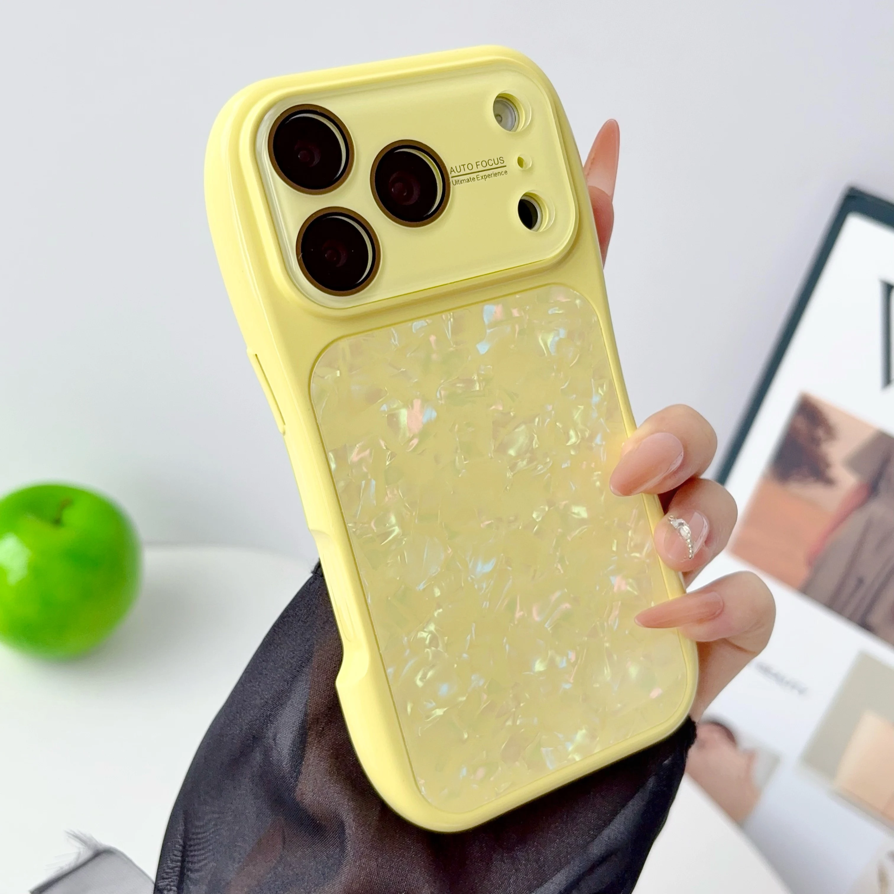 Capa Para Celular (amarela, Iphone 15 Pro), Com Ampla Janela Protetora Para A Lente Da Câmera E Proteção Contra Impactos.