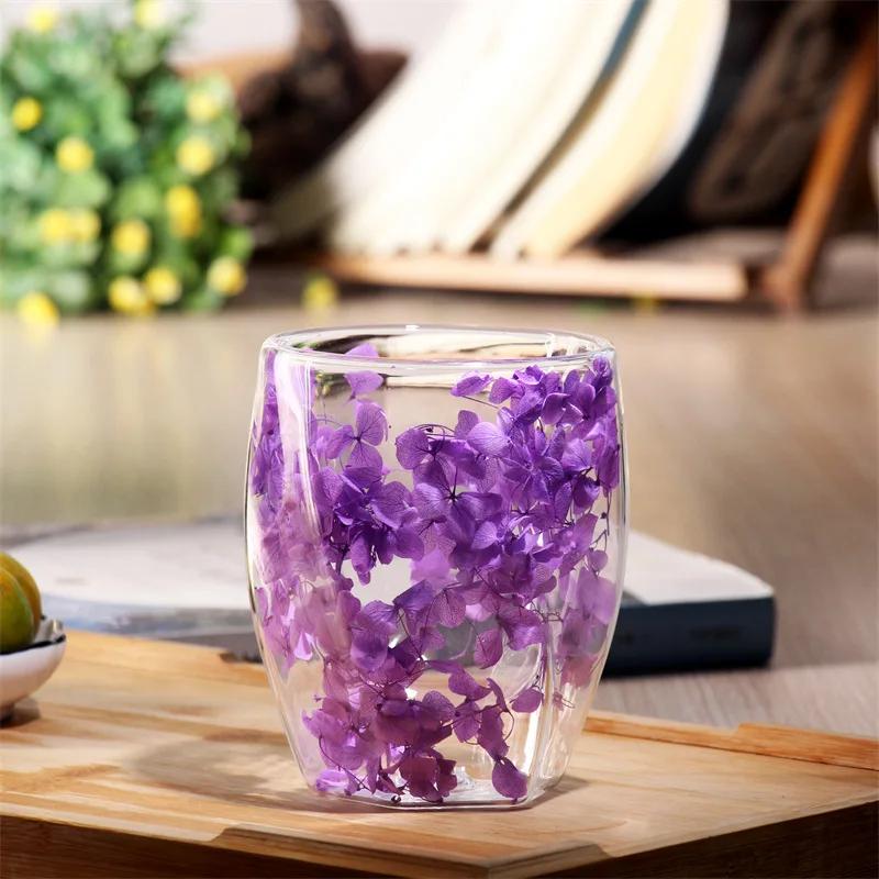 Caneca Personalizada com Estampa Floral em Vidro Transparente de Parede Dupla MDUG (roxa, 300ml)