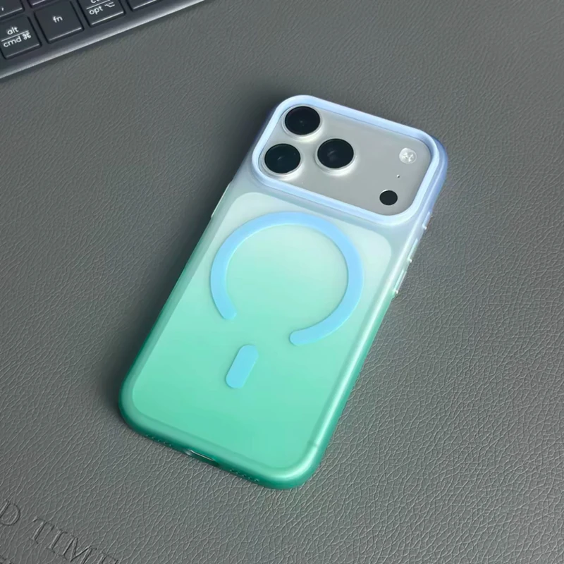 Capa Para Celular (iphone 16 Pro Max Verde Claro), Com Gradiente Magnético, Feita De Material De Policarbonato Rígido Fosco.