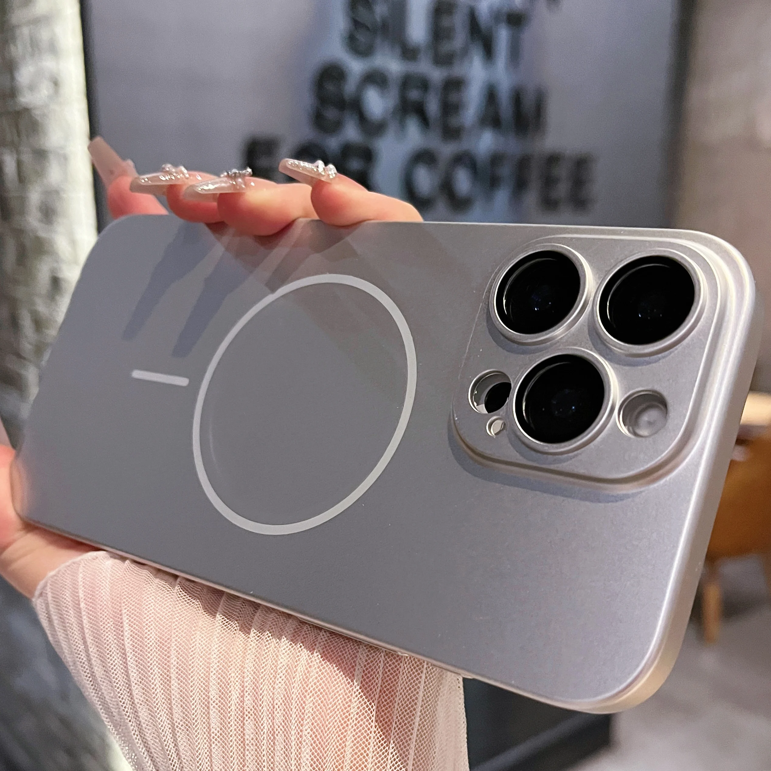 Capa Protetora Magnética Rígida Fosca De Policarbonato (prateada) Para Iphone 12