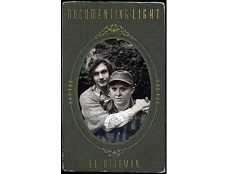 Livro Documenting Light Hellum and Neal LGBTQIA Literature de Ee Ottoman (Inglês)