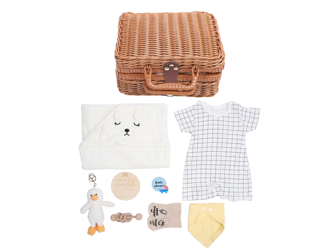 Cesta De Presentes Para Bebê Com Roupa, Boneca, Rattle, Babador, Meias E Cartão De Saudação Branco