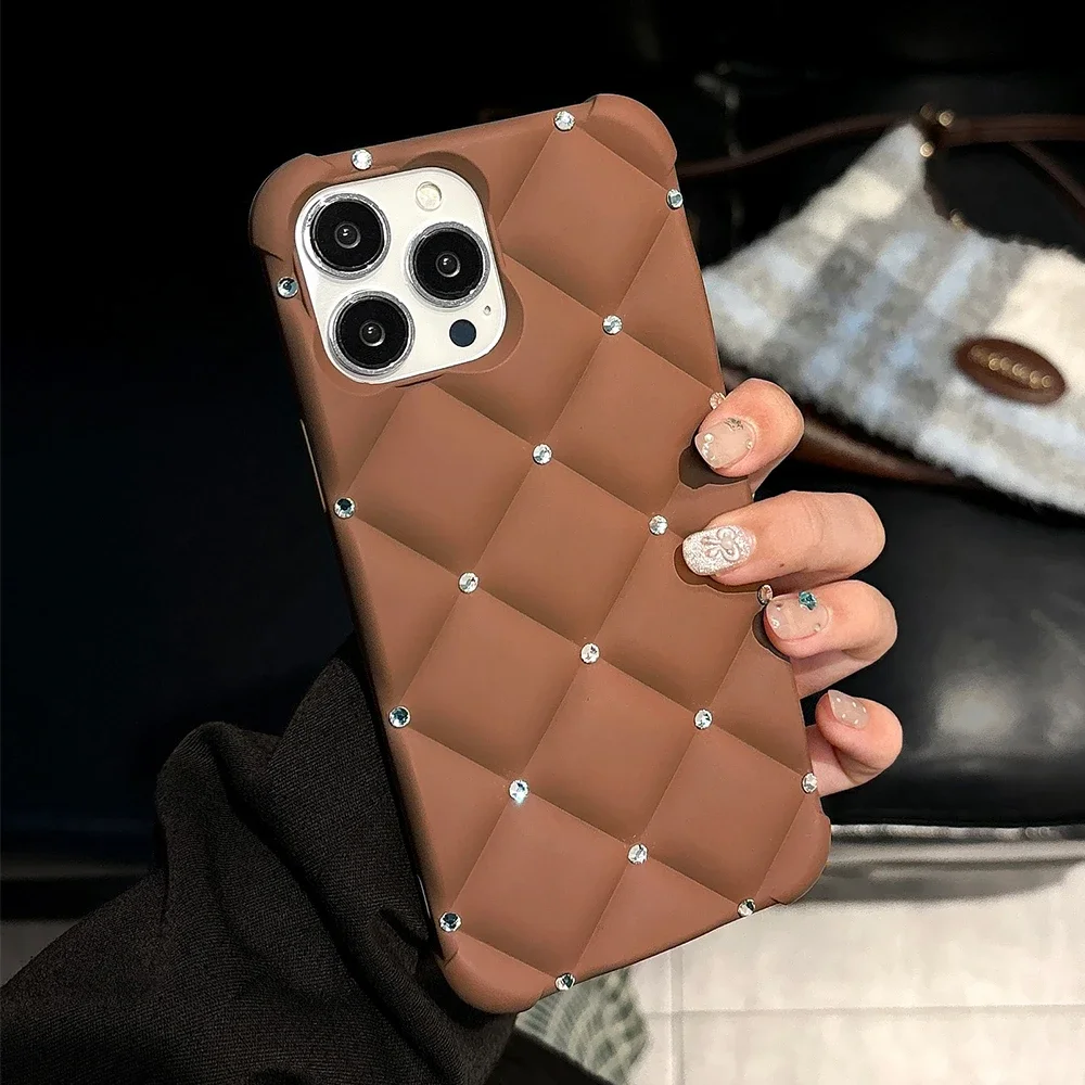 Capa Macia E Resistente A Impactos, Em Silicone Líquido Fosco Com Textura De Diamante (para Iphone 14 Plus, Marrom).