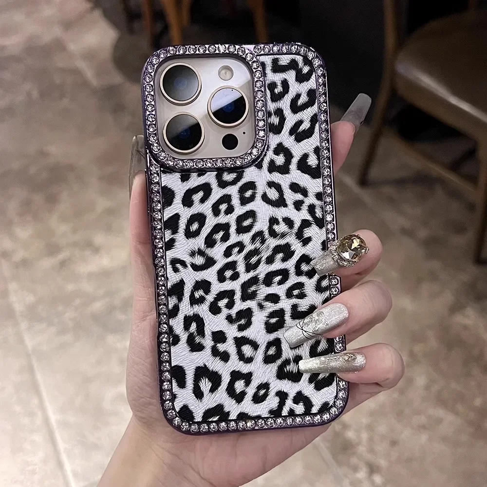 Capa Para Iphone 16 Pro Max Branca Com Estampa De Pele Sintética, Resistente A Choques E Impactos.