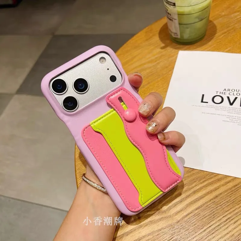 Capa De Celular Com Pulseira Em Tons De Rosa Roxo Para Iphone 11 (pele De Carneiro)