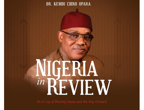Livro Nigeria in Review An X-ray of Burning Issues and the Way Forward de Dr Kemdi Chino Opara (Inglês)