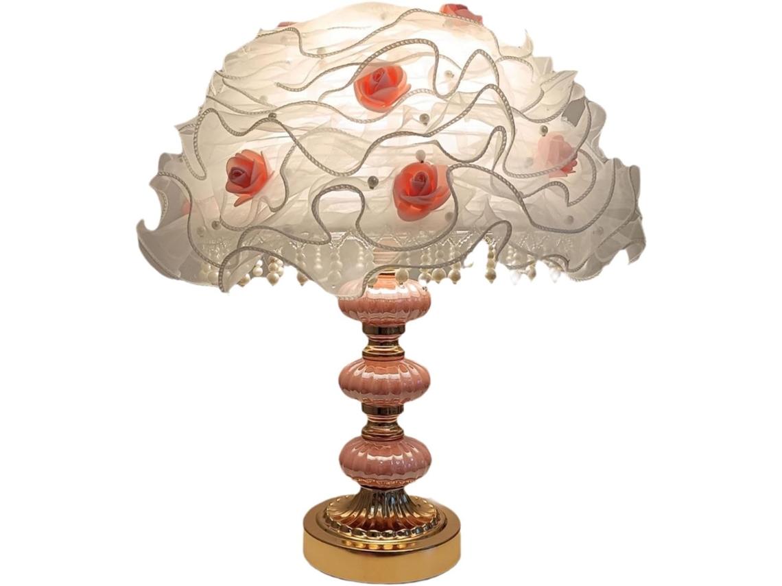 Mesa com base em estampa floral retrô original, estrutura robusta com tecido metálico, iluminação relaxante para estudo.