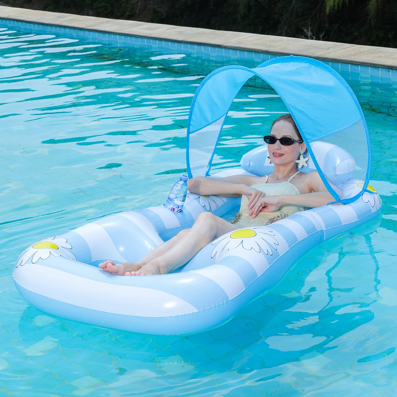 (capa Azul) Uma Grande Boia Inflável Para Piscina Com Cobertura, Feita De Pvc.