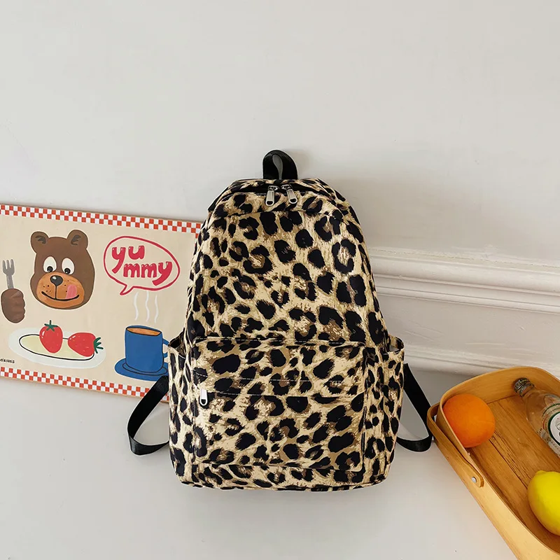 Mochila Feminina Estilosa Com Estampa De Leopardo (preta, 29x42x12 Cm), Ideal Para Escola E Para Usar No Ombro.