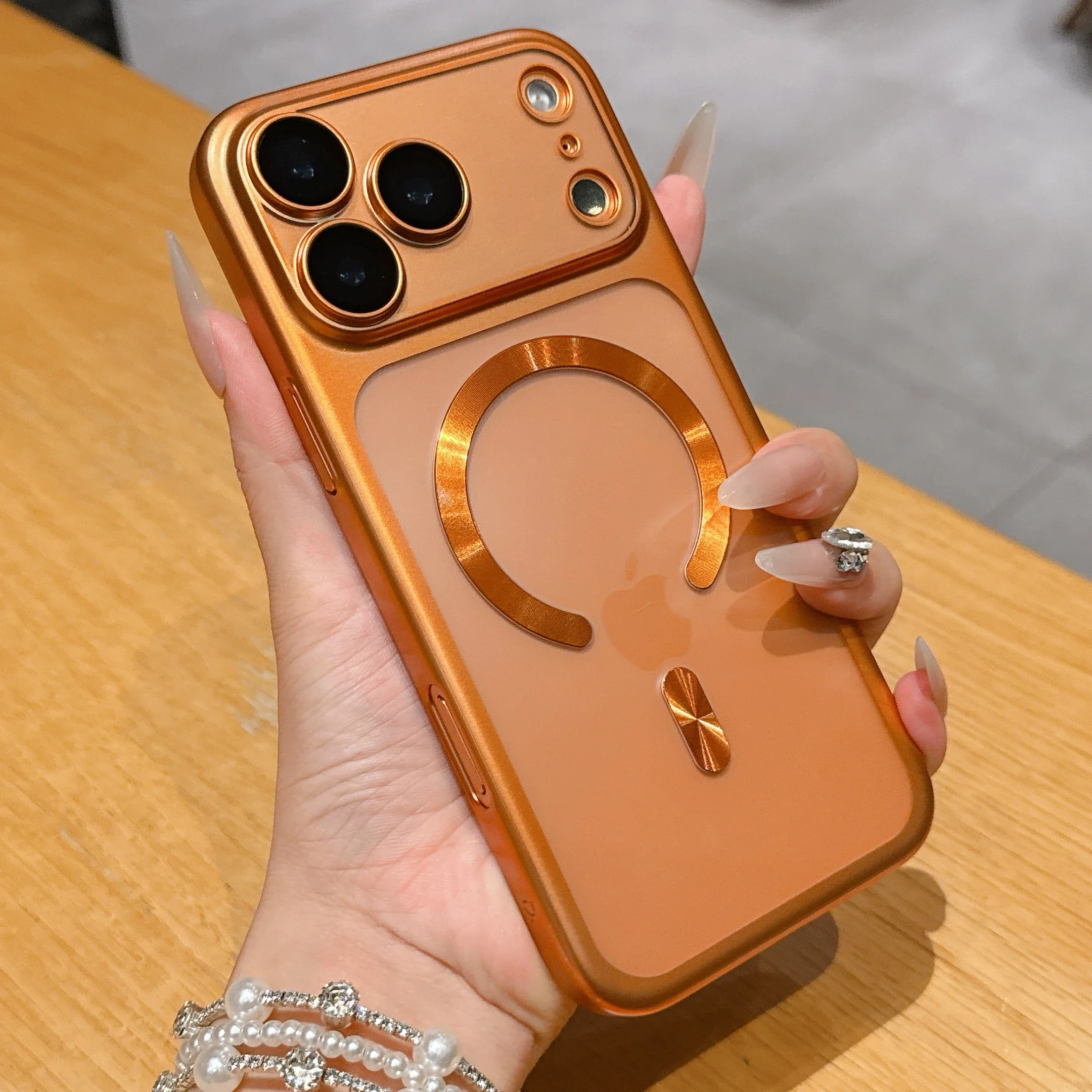 Capa Protetora (laranja Para Iphone 17 Pro Max), Com Acabamento Fosco Por Galvanoplastia E Protetor De Lente.
