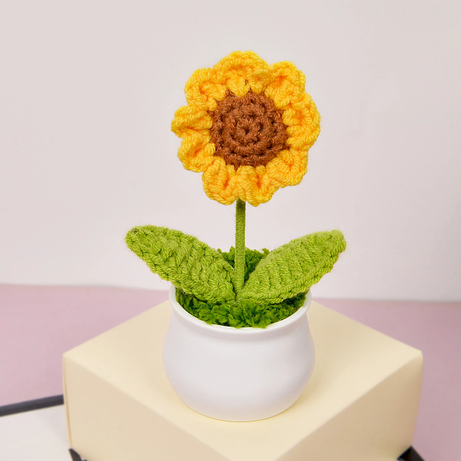 (1 Peça) Buquê De Girassóis Em Vaso, Feito À Mão Em Crochê, Flores Artificiais Em Um Vaso Branco.