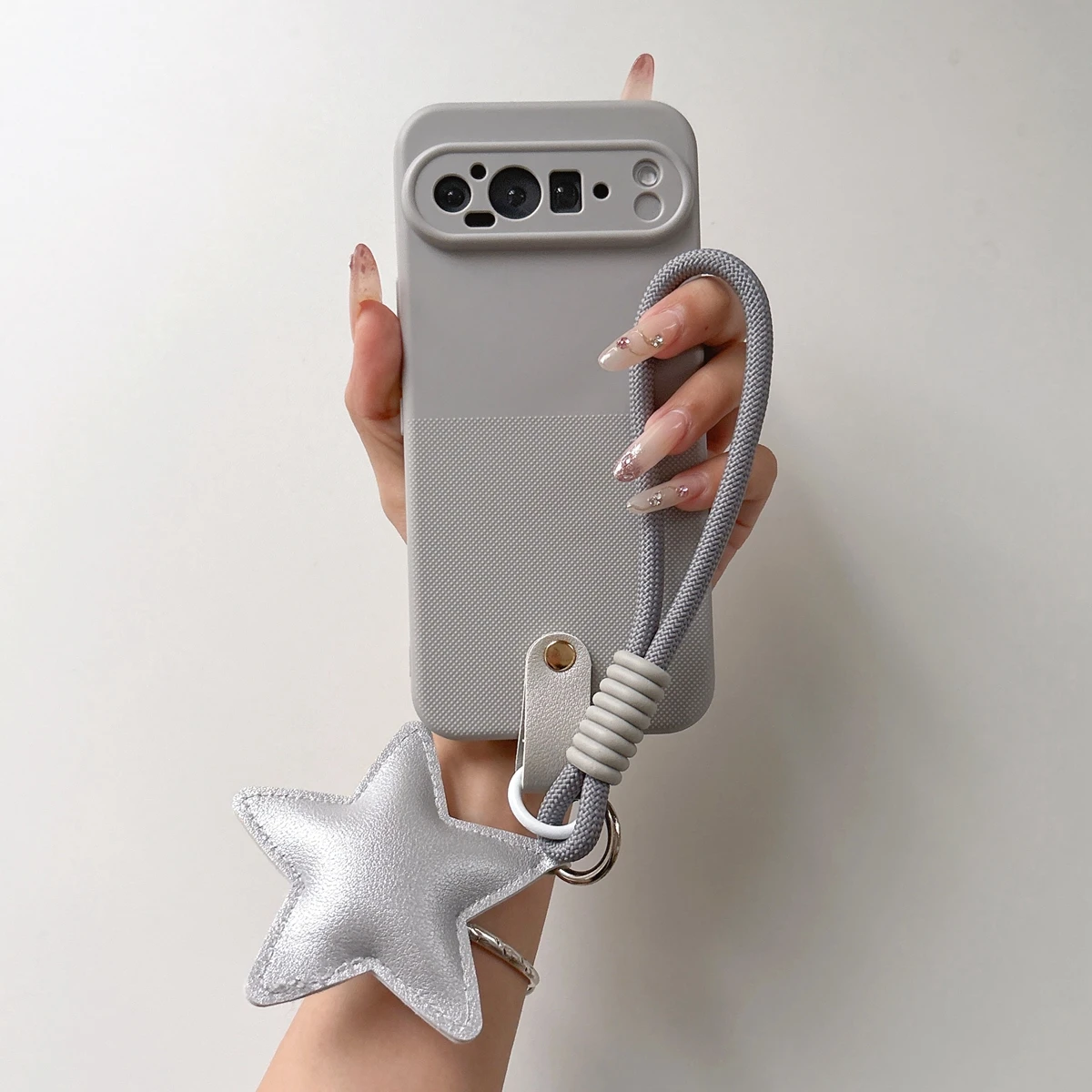 Capa De Celular Macia Em Silicone Com Estampa De Bolinhas E Formato De Estrela Para Google Pixel 9 Pro (cinza).