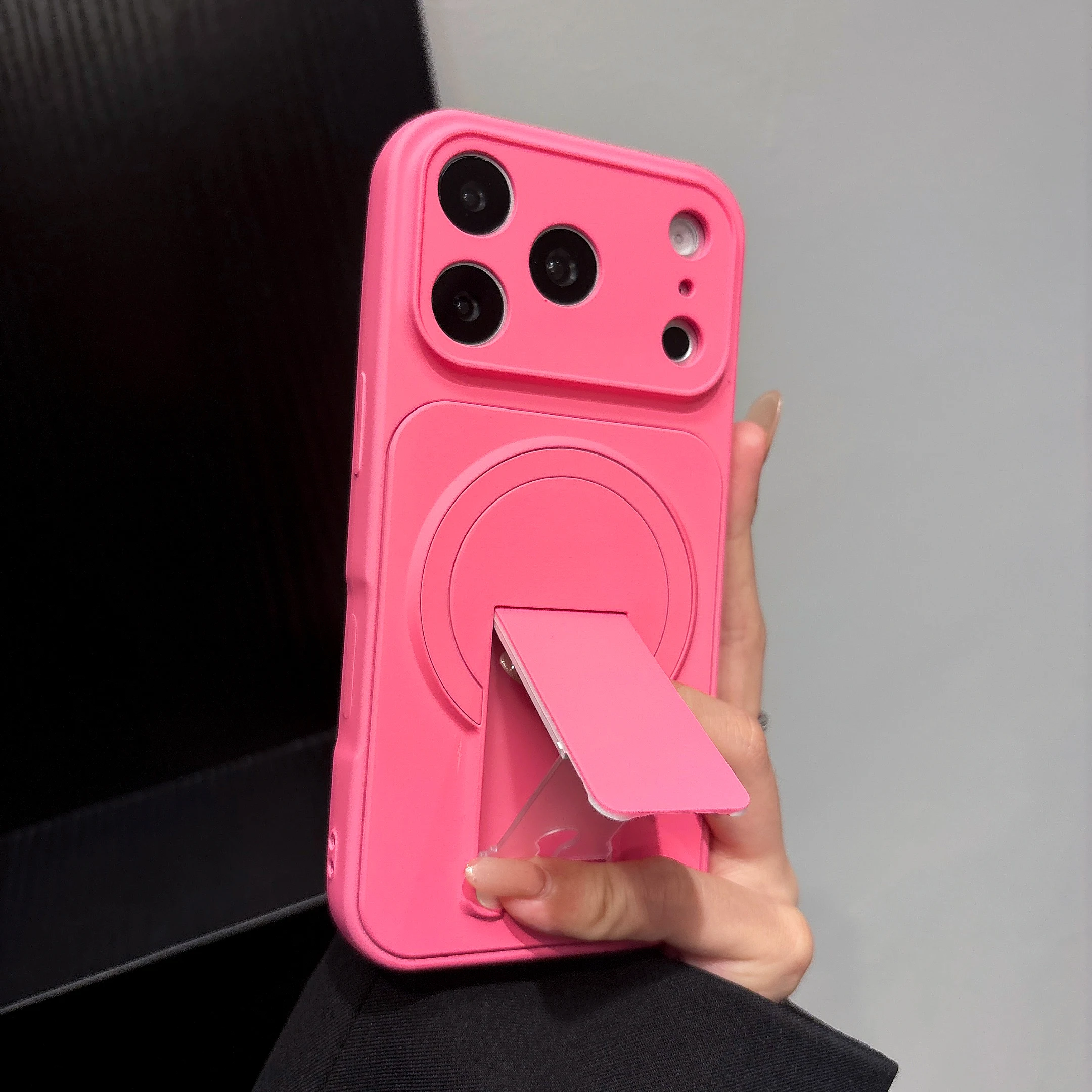 Capa Protetora De Silicone Macio Com Suporte Flip, Resistente A Impactos E Carregamento Magnético (iphone 16).