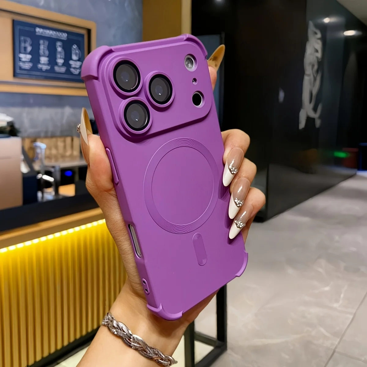 Capa Para Iphone 16 Plus Roxa Com Carregamento Magnético Sem Fio Magsafe E Estrutura Resistente A Impactos.