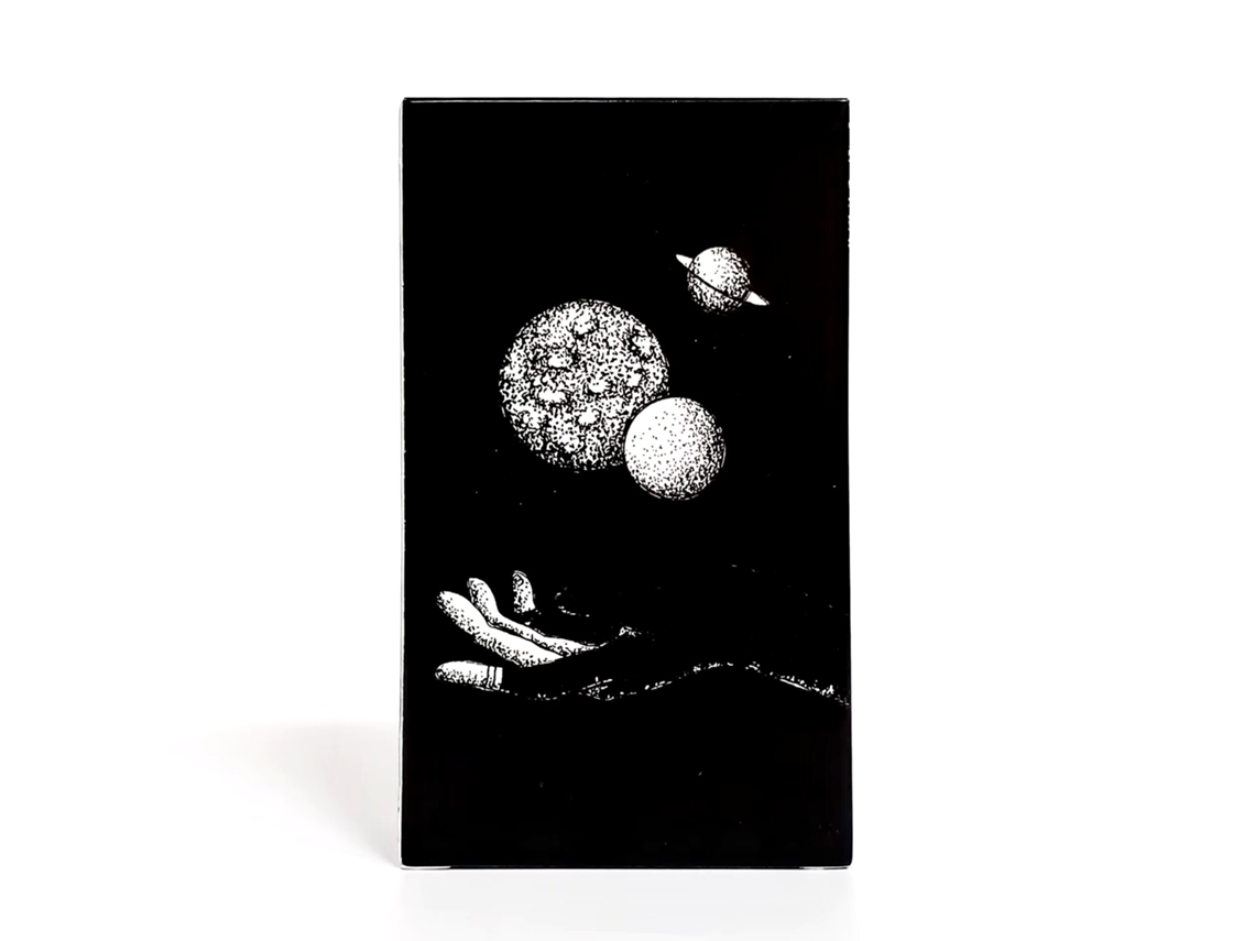 "o Jogo De Tarô Da Lua Errante", 78 Cartas De Tarô Em Papel Revestido, Embaladas Em Uma Caixa Colorida.