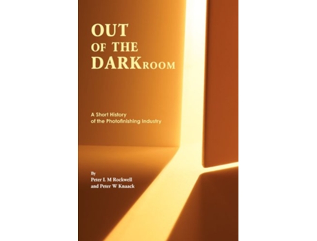 Livro Out of the Darkroom de Peter L M Rockwell Peter W Knaack (Inglês)