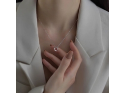 Colar em Prata de Lei S925 , com Design em Fita de Möbius para um Visual Luxuoso e Elegante, 2024. MDUG (ouro Branco)