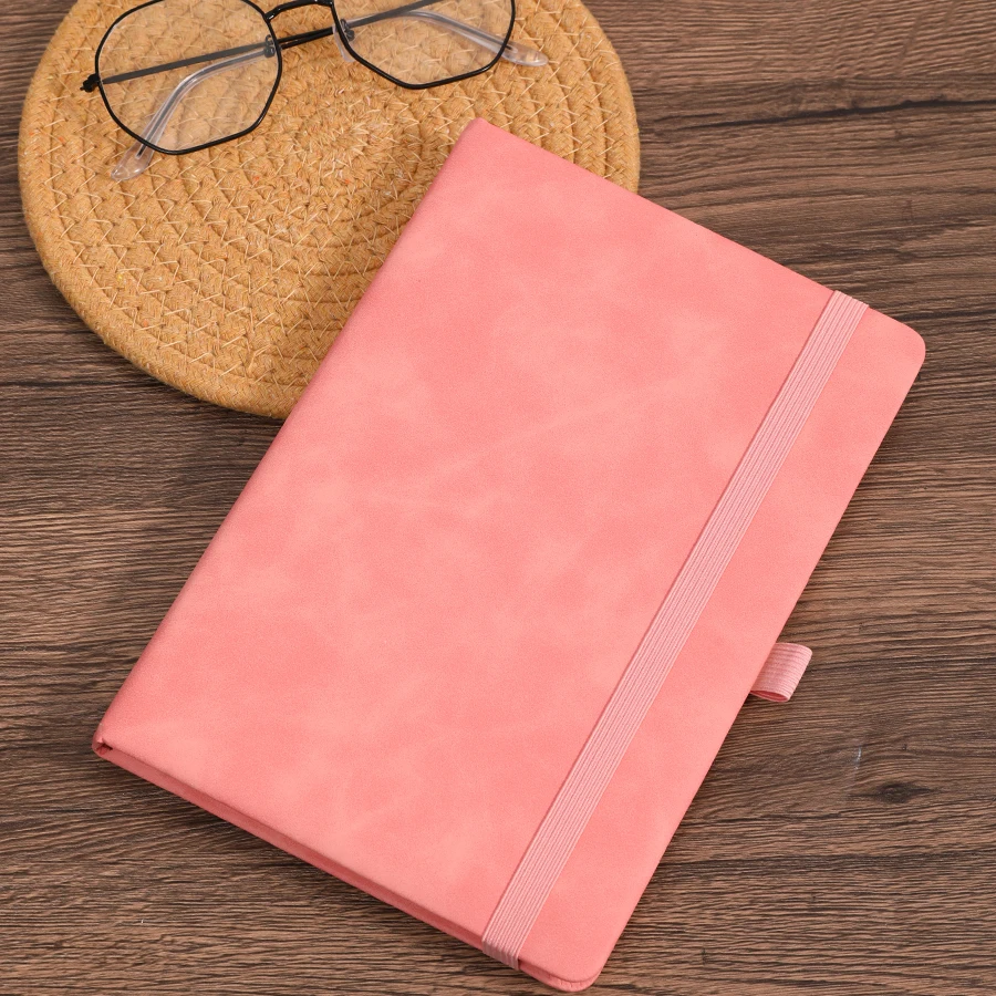 (rosa, A5) Conjunto de 5 cadernos vintage tamanho A5 com tiras e capas de couro.