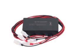 Balanceador automático de baterias de 48 V com proteção contra inversão de polaridade e desconexão por baixa tensão.
