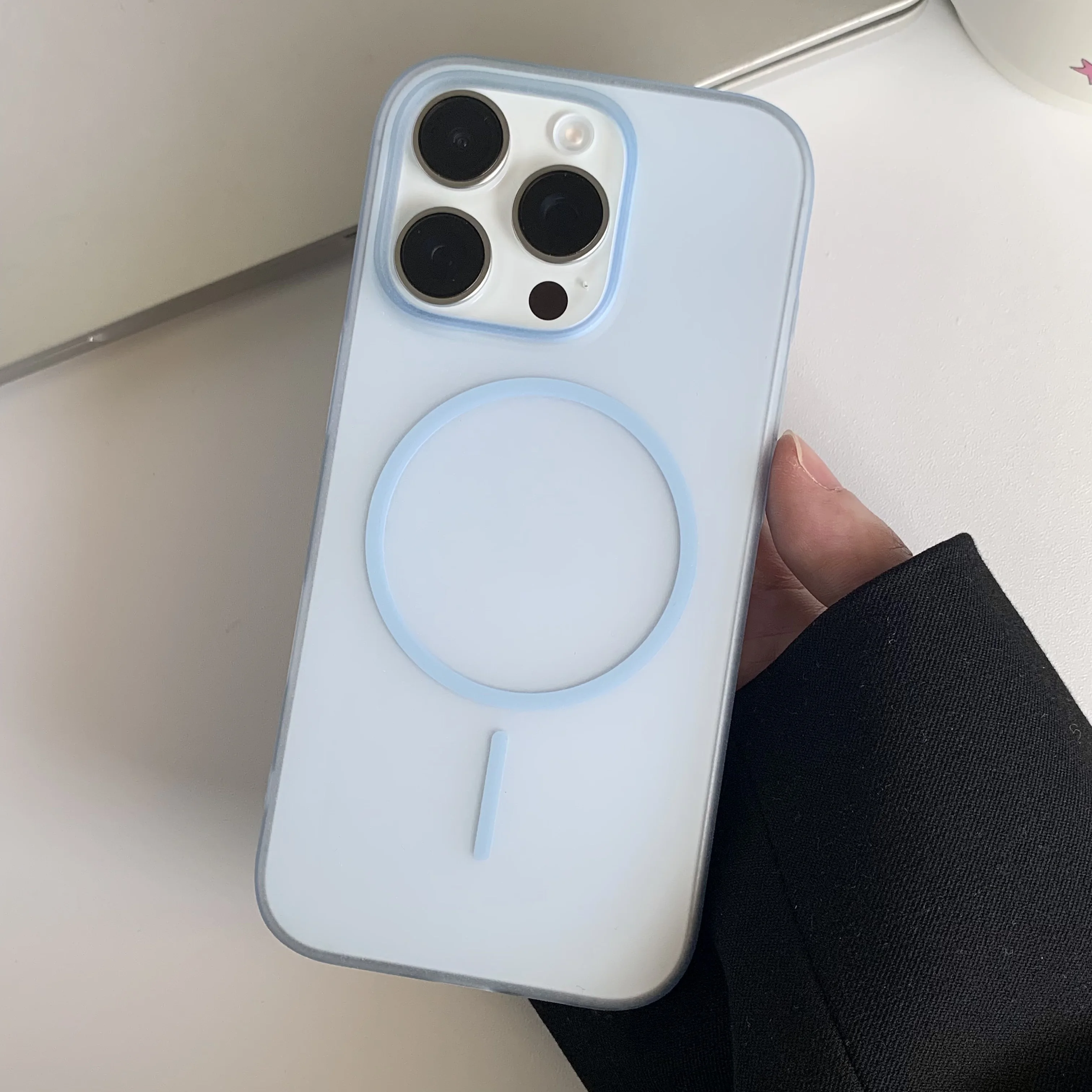 Capa Protetora Magnética Rígida, Semitransparente E Ultrafina (azul) Para Iphone 16 Pro
