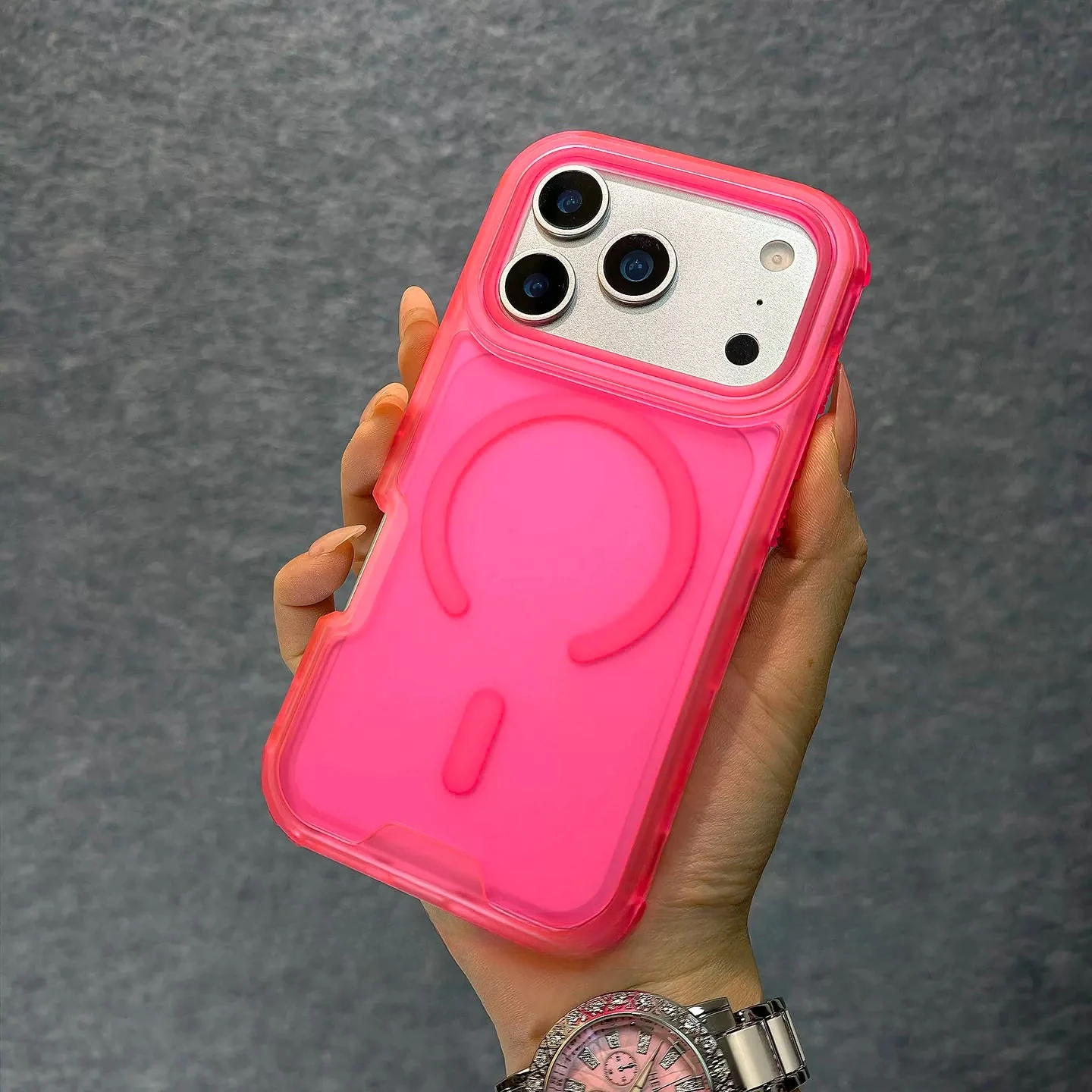 Capa Para Iphone 16 Vermelha, Fosca, Magnética, À Prova De Choque E Antiderrapante.