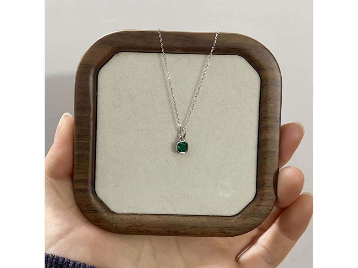 Colar com Pingente Vintage de Esmeralda em Prata de Lei 925 , Que Exala Luxo e Sofisticação Discretos Design Removível. MDUG (ouro Branco)