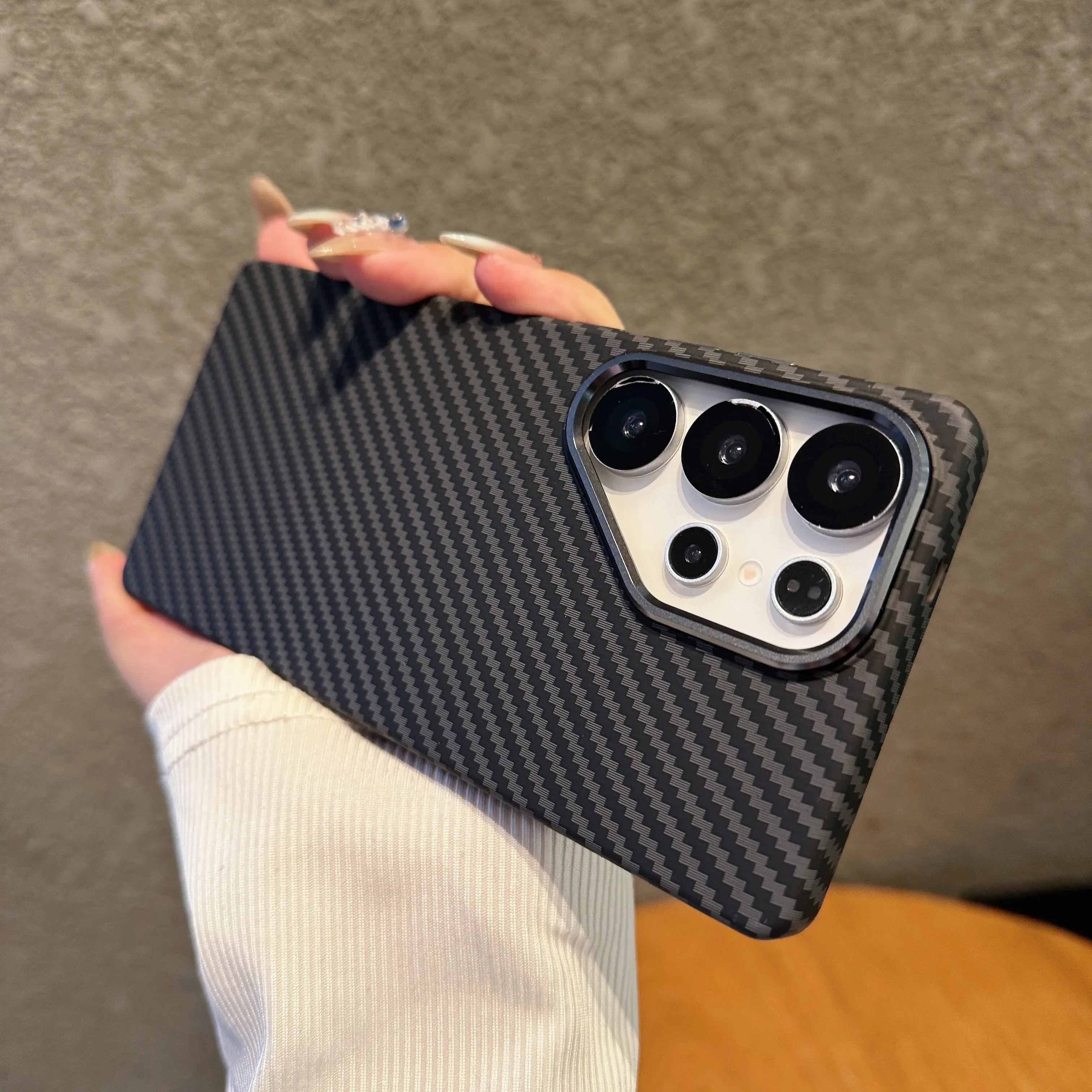 Capa Para Celular (galaxy S23 Ultra) Com Textura Elegante De Fibra De Carbono, Resistente A Impactos E Com Proteção Magnética Invisível.
