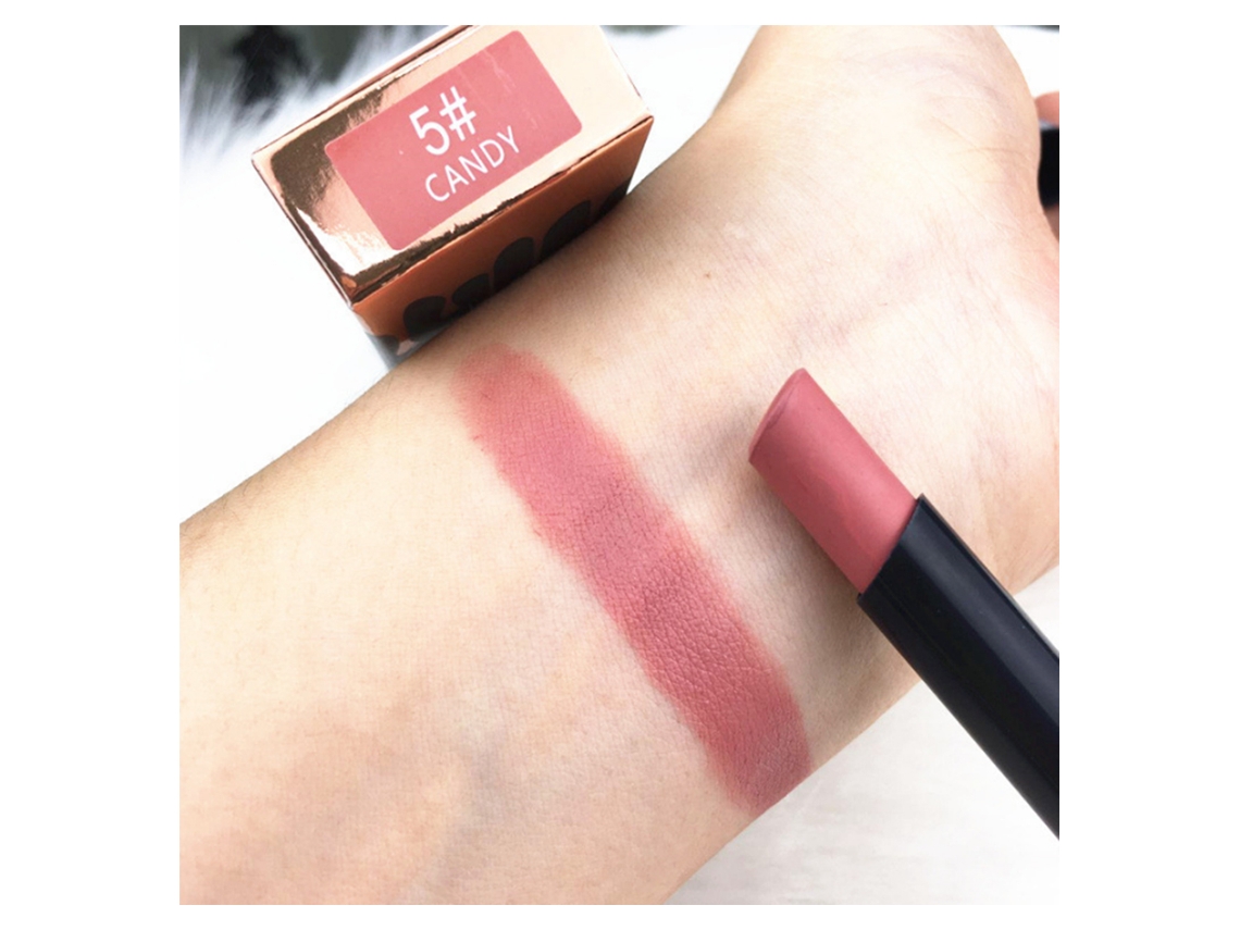 Batom líquido metálico matte de longa duração, à prova d'água e não pegajoso para maquiagem labial.