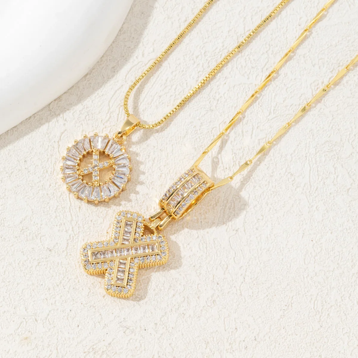 Colar Com Pingente De Letra V Em Zircônia Cúbica E Flor, Em Latão, Ideal Para Presente De Aniversário De Casal.
