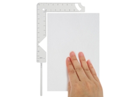Régua de corrente metálica com precisão de 15 cm, ideal para sobrepor livros e álbuns em projetos de artesanato.