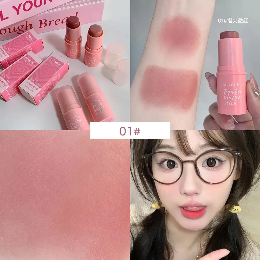 Blush Em Bastão Aveludado Com Acabamento Matte, Cor De Longa Duração E Acabamento Natural.