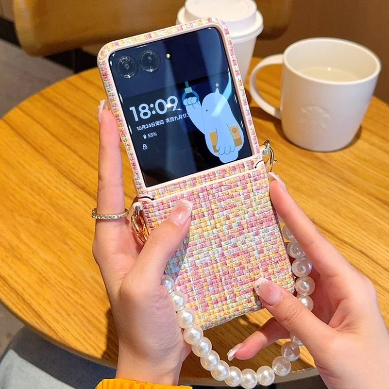 Capa Para Celular Motorola Razr 2025 Em Tecido Trançado Com Detalhe De Pérolas, Resistente A Quedas.