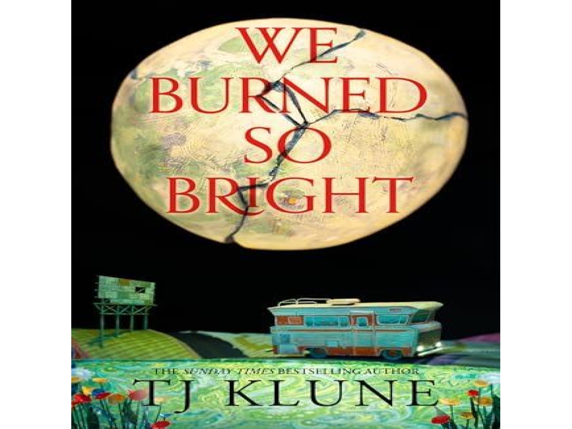 Livro We Burned So Bright de TJ Klune (Inglês)