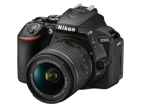 Máquina Fotográfica NIKON D5600 + AF-P 18-55 VR (DX)