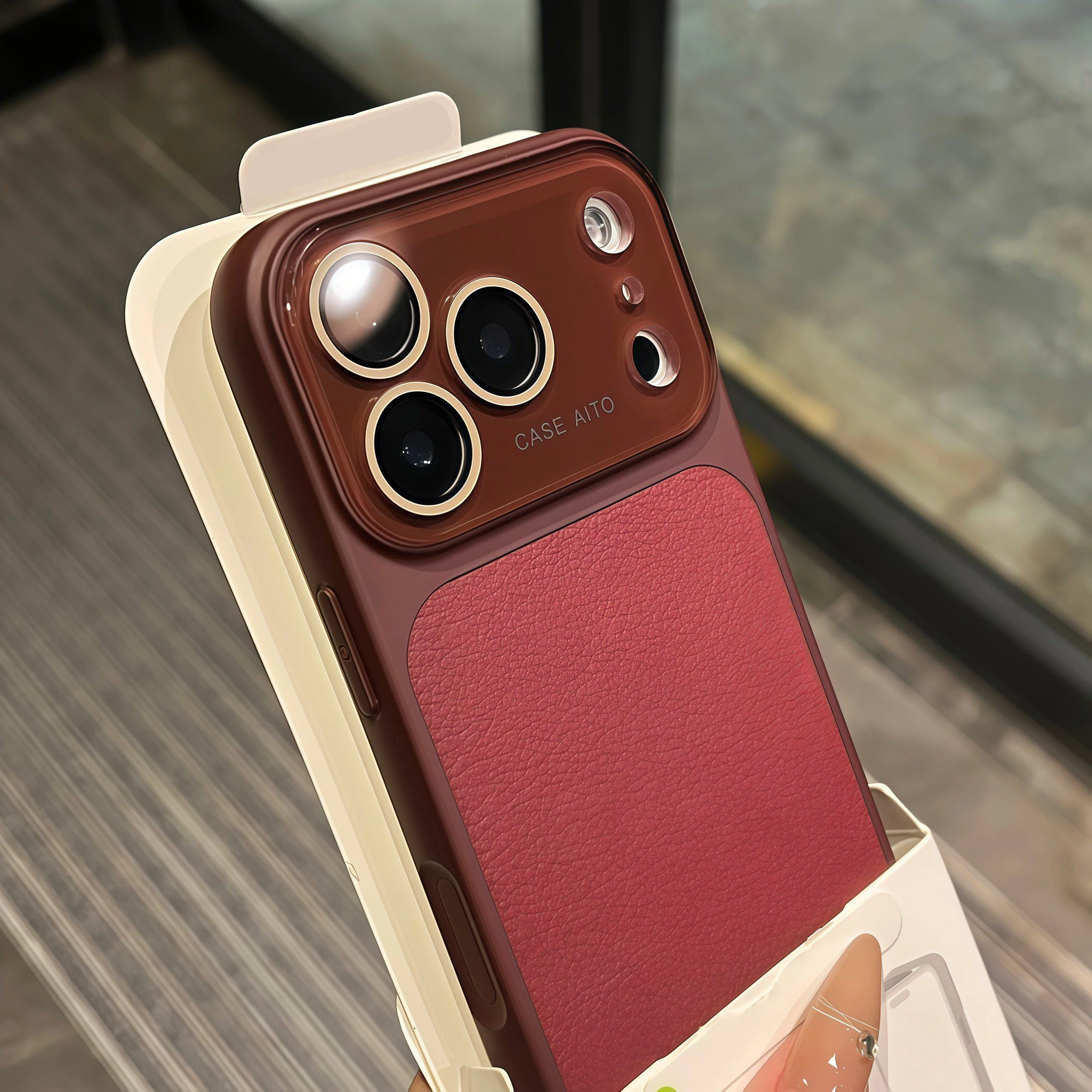 Capa De Celular Retrô Em Couro Cor Lichia (iphone 16 Pro Max Vermelho), Fosca E Resistente A Impactos.